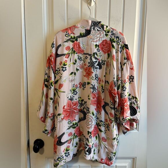 Elizabeth and James Silk Crepe Floral Kimono with Bell Sleeves - Picture 6 of 8